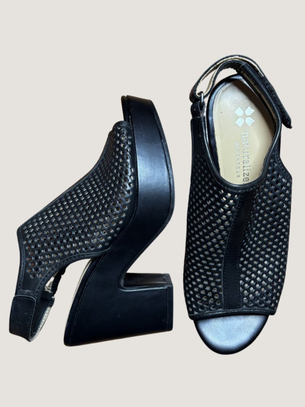 Naturalizer Black Leather Perforated Platform Sandals Women’s 6M Comfort Heel